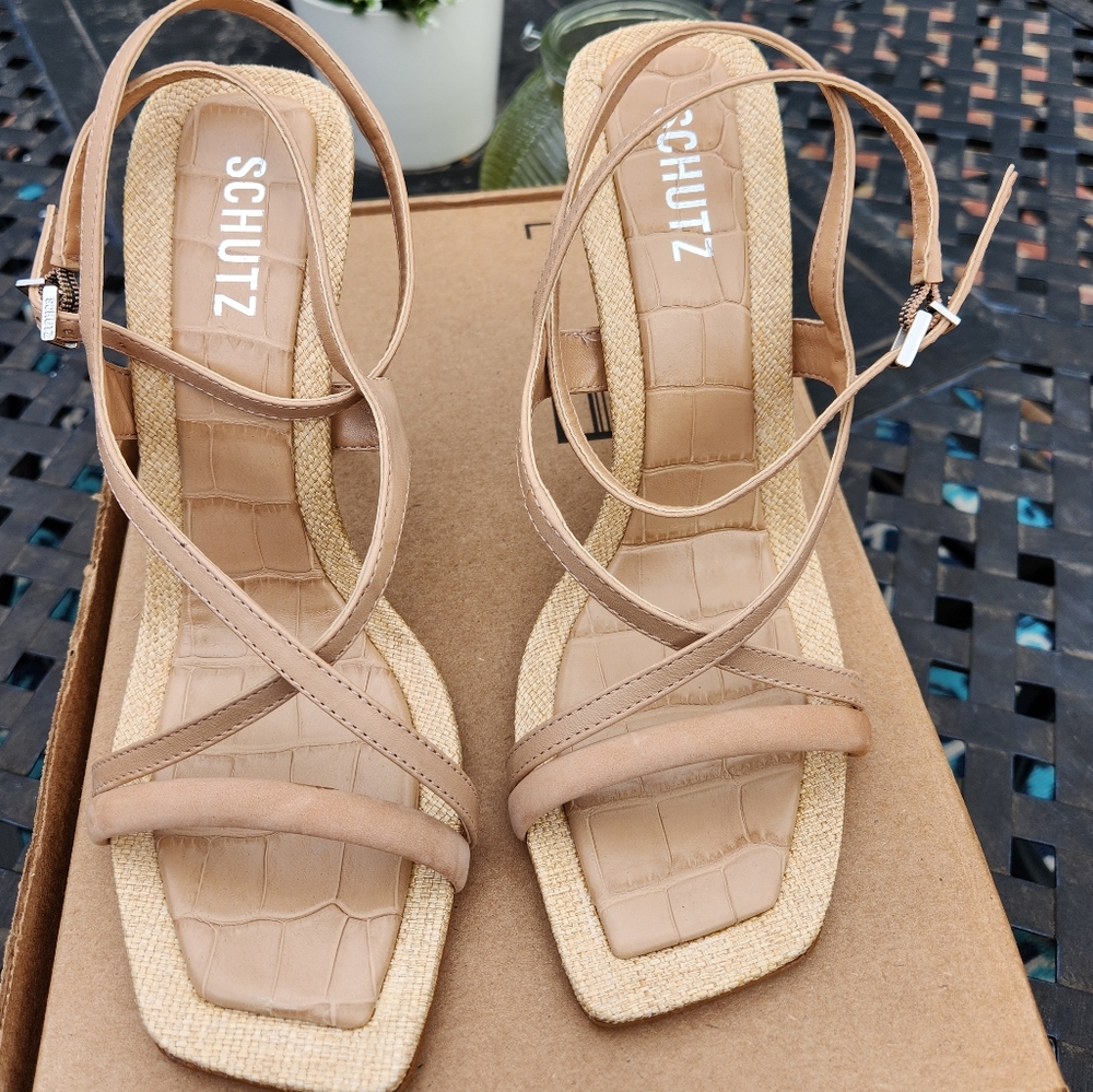 Schutz Ladies Beige heeled sandals.  8.5M